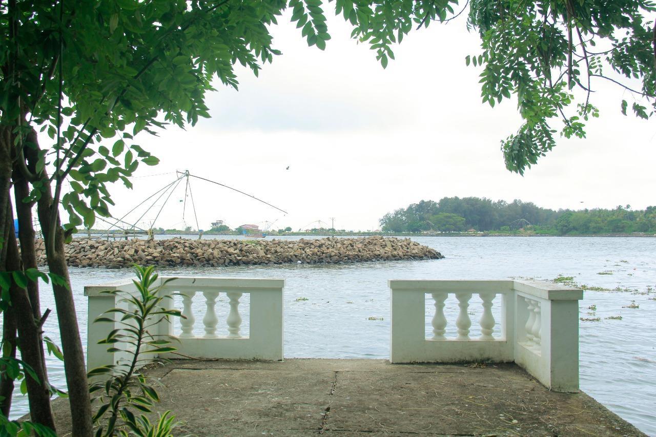 Muziris Harbour View Hotel Kochi Exterior photo