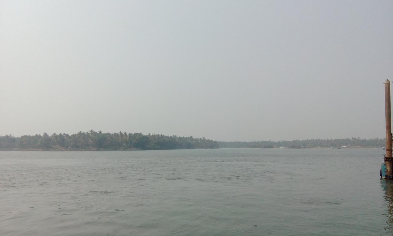 Muziris Harbour View Hotel Kochi Exterior photo